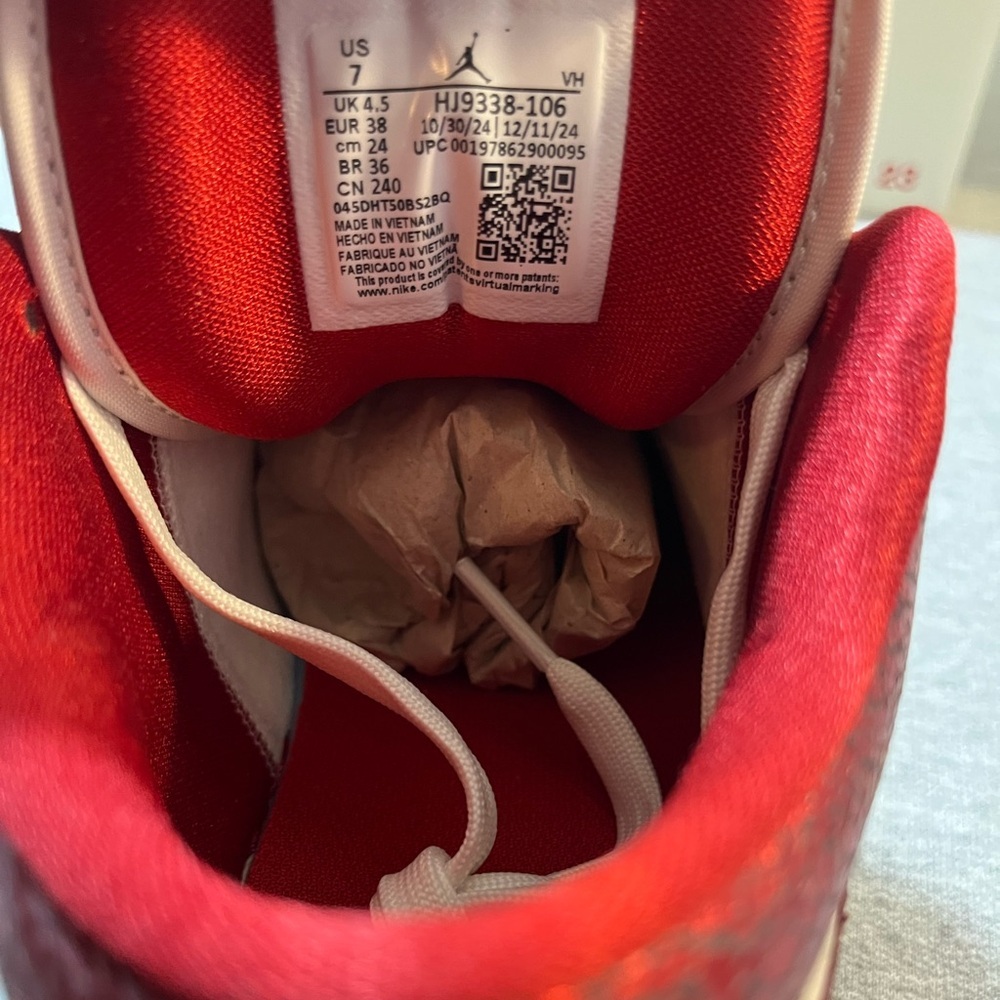 Nike Air Jordan 1 Low SE "Cracked Ruby" Sail Red Women's Shoe Size 7 HJ9338-106​ - Picture 10 of 11